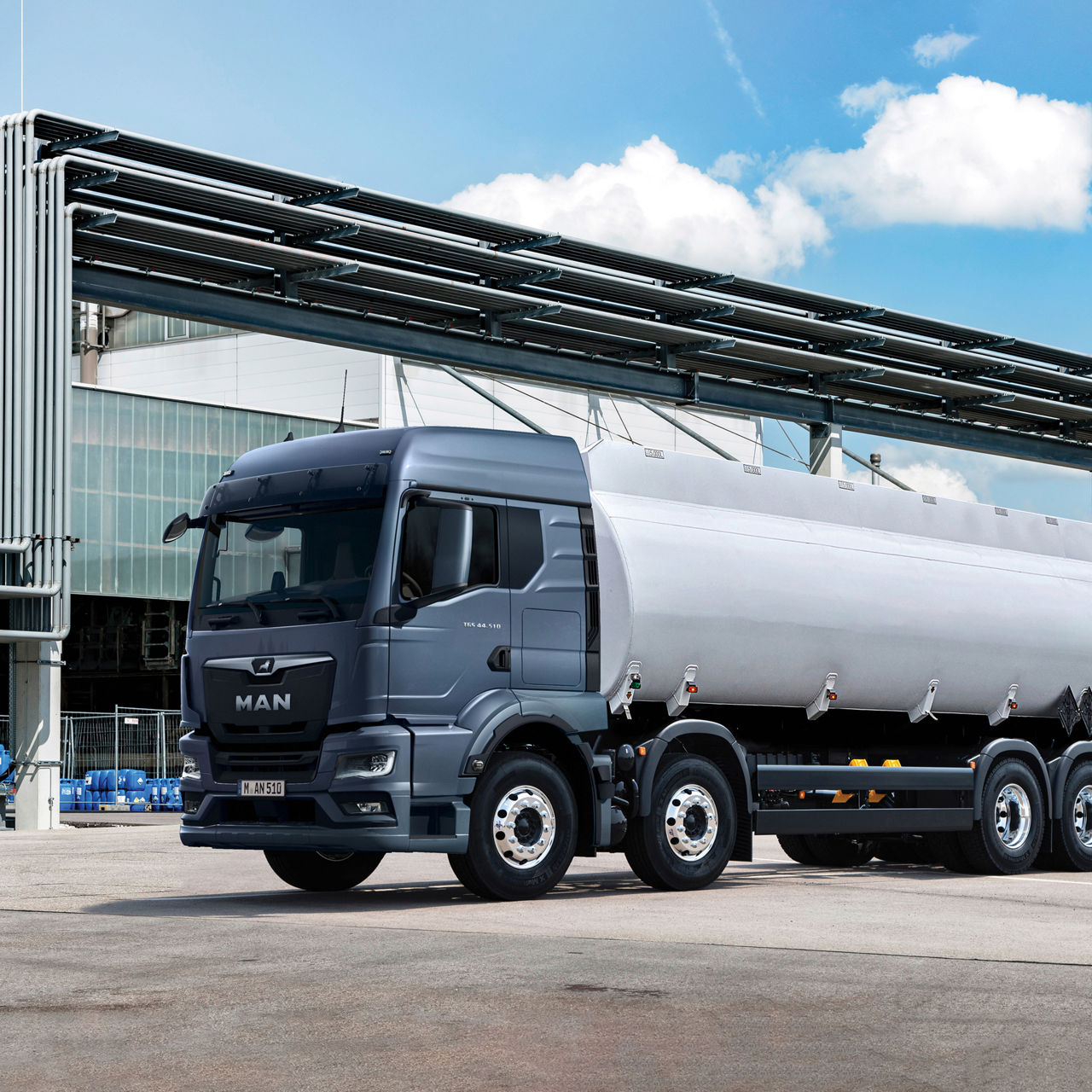 The new MAN Truck generation offers precisely fitting solutions for the special requirements of liquid and gas transport.