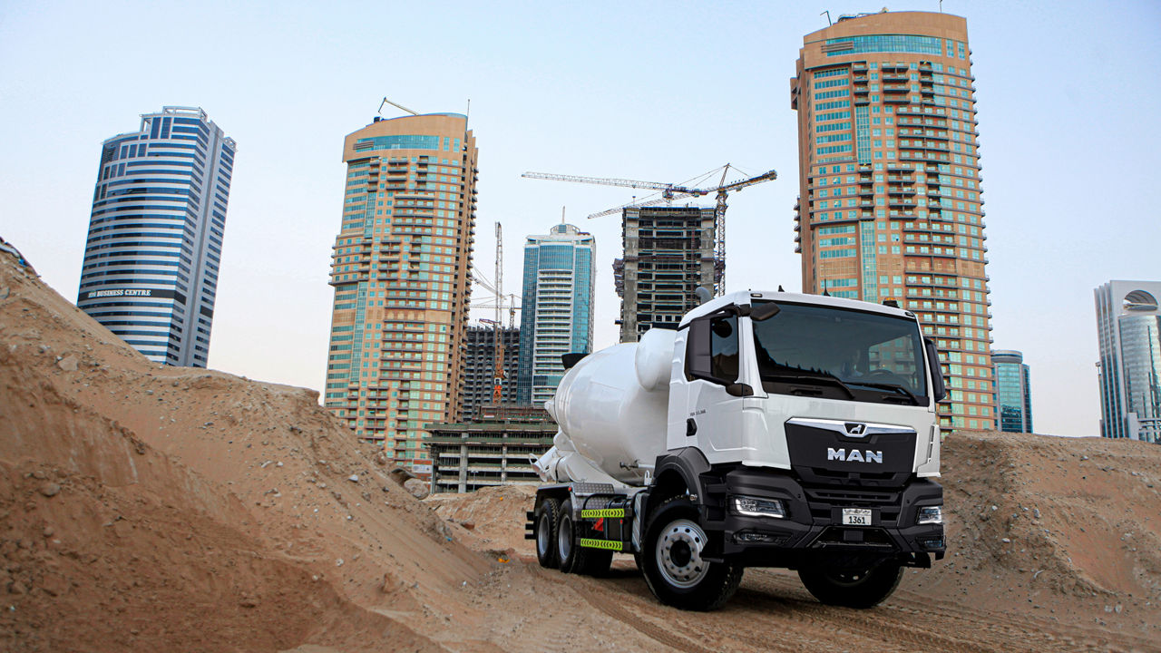 Véhicule de chantier MAN en utilisation sur chantier