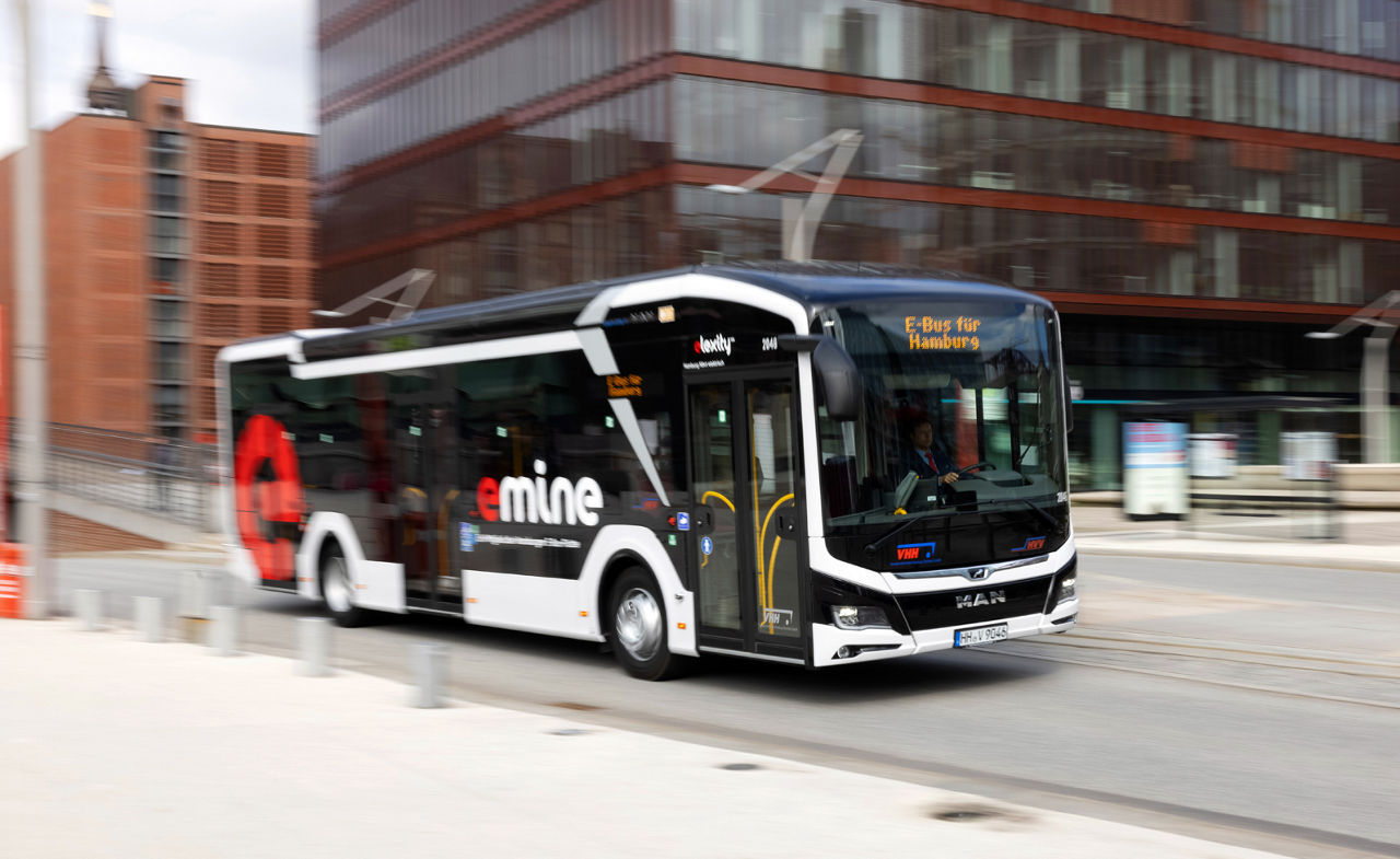 01-Elektrick-autobusy-s-hitom-v-Hamburgu-edited-1.jpg