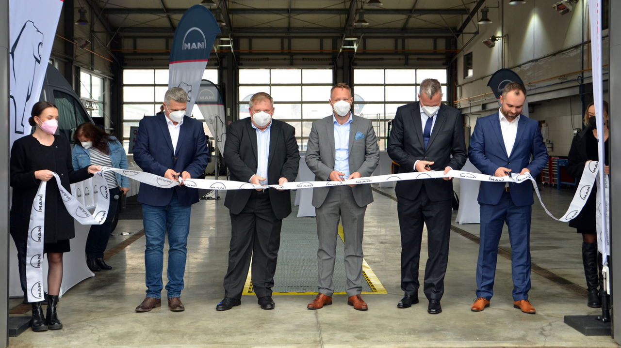 01-Otvorenie-novho-servisu-MAN-v-Preove.jpg