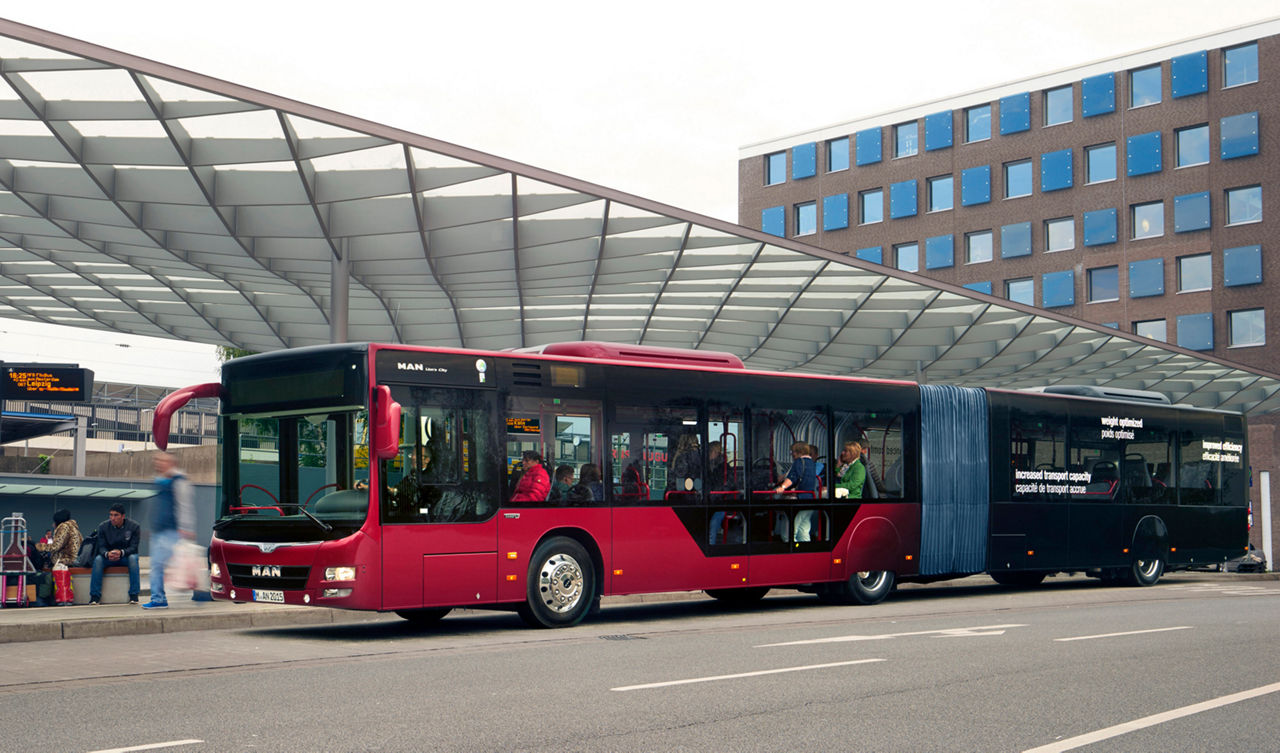 MAN Lion's City G - 17,980 mm three-axle articulated city busDE: dreiachsiger, 17.980 mm langer StadtliniengelenkbusUK: MAN Lion's City G - 17,980 mm three-axle articulated city bus