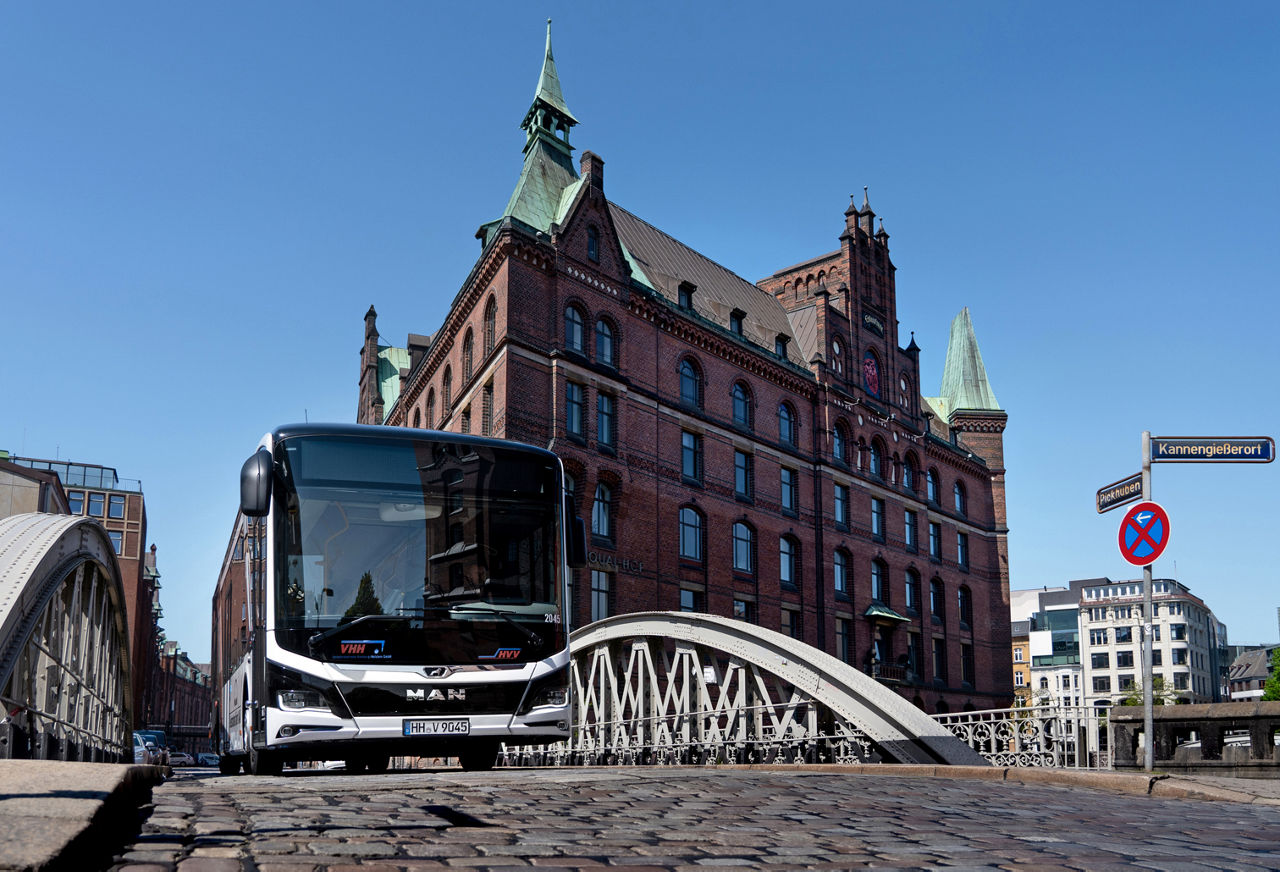 02-Elektrick-autobusy-s-hitom-v-Hamburgu-copy-edited-1.jpg