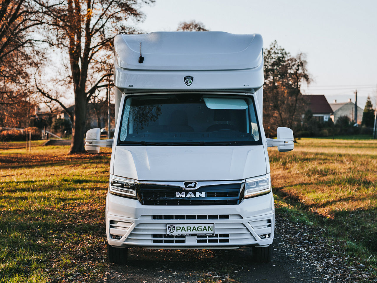 02-MAN-TGE-s-nadstavbami-od-Paragan-Trucks.jpg