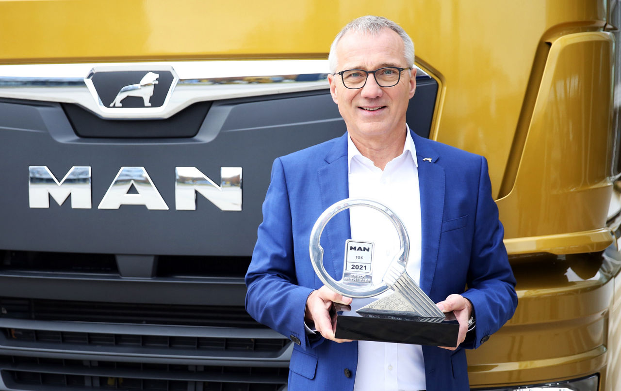 02-MAN-TGX-Truck-of-the-Year-2021-edited-1.jpg