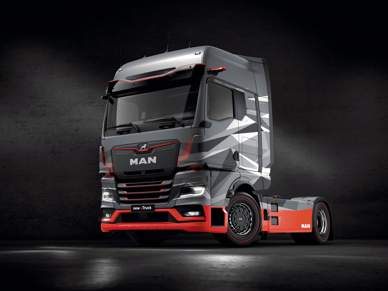 The near-production prototype of the MAN eTruck exhibited at the IAA Transportation 2022 provides a glimpse of the future emission-free battery-electric drive in long-distance transport vehicles from MAN.DE: Der auf der IAA Transportation 2022 ausgestellte seriennahe Prototyp des MAN eTruck gibt einen Ausblick auf den künftigen emissionsfreien batterrieelektrischen Antrieb in Fernverkehrsfahrzeugen von MAN.EN:The near-production prototype of the MAN eTruck exhibited at the IAA Transportation 2022 provides a glimpse of the future emission-free battery-electric drive in long-distance transport vehicles from MAN.