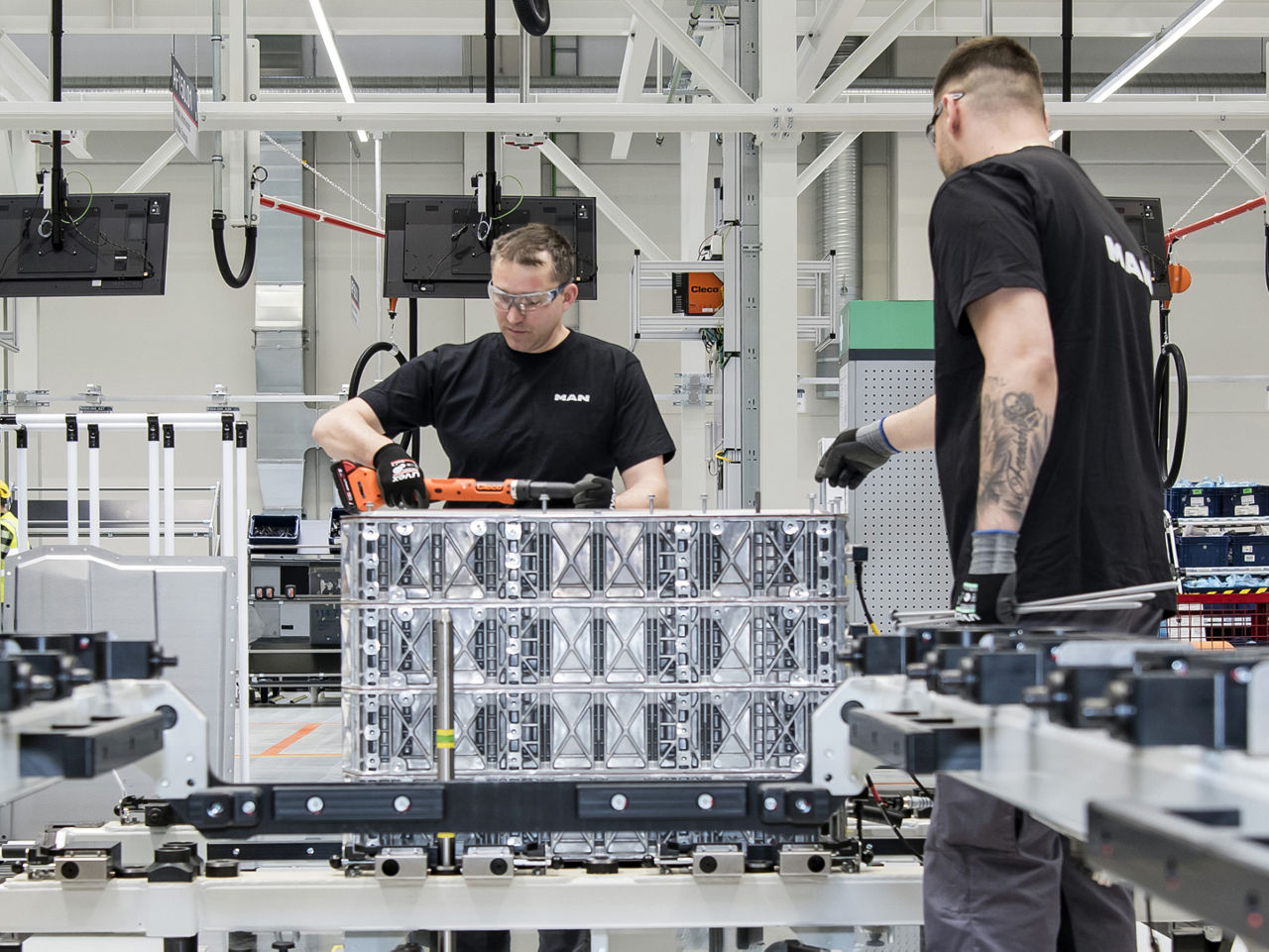 04-man-battery-production-nuremberg.jpg