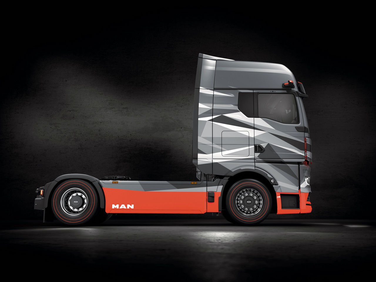 The near-production prototype of the MAN eTruck exhibited at the IAA Transportation 2022 provides a glimpse of the future emission-free battery-electric drive in long-distance transport vehicles from MAN.DE: Der auf der IAA Transportation 2022 ausgestellte seriennahe Prototyp des MAN eTruck gibt einen Ausblick auf den künftigen emissionsfreien batterrieelektrischen Antrieb in Fernverkehrsfahrzeugen von MAN.EN:The near-production prototype of the MAN eTruck exhibited at the IAA Transportation 2022 provides a glimpse of the future emission-free battery-electric drive in long-distance transport vehicles from MAN.