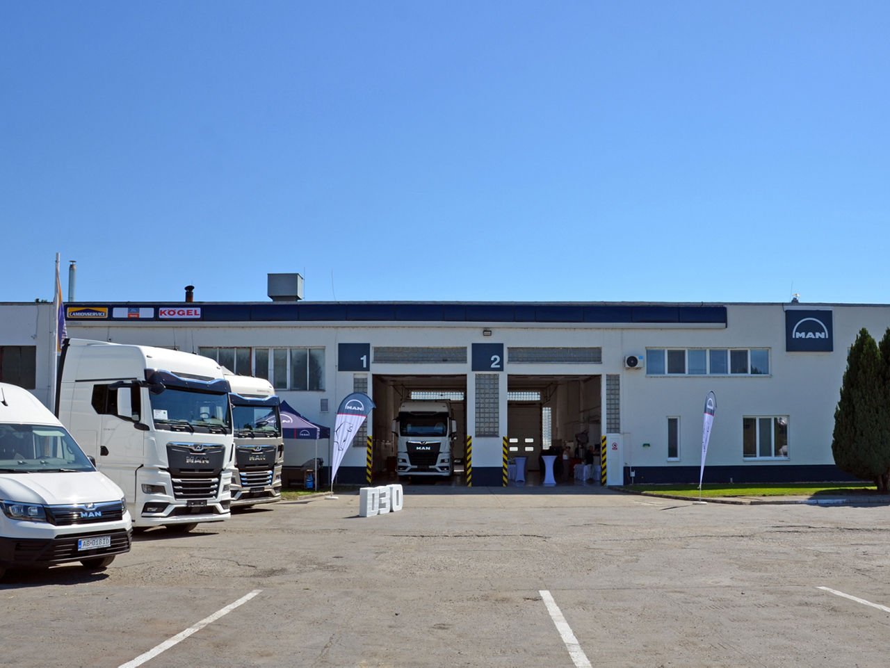 06-truck-bus-center-nitra-a-satelit-n-zamky.jpg