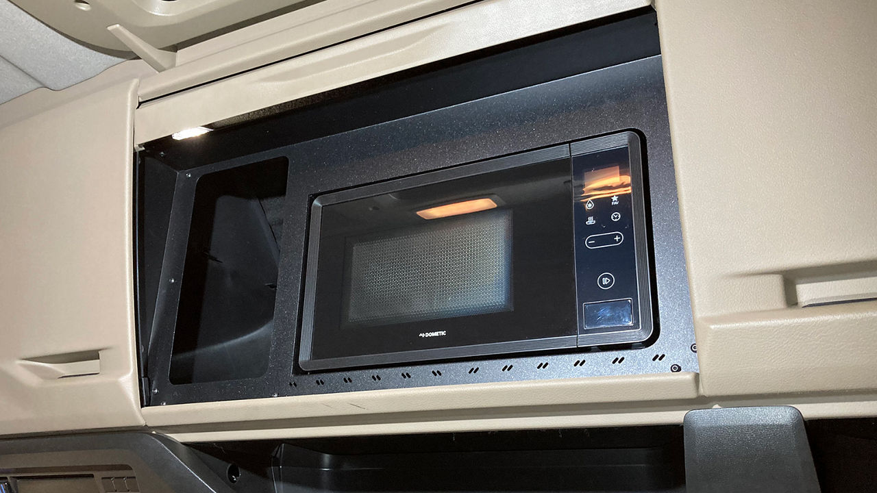 Mikrovlnná trouba s montážním rámem