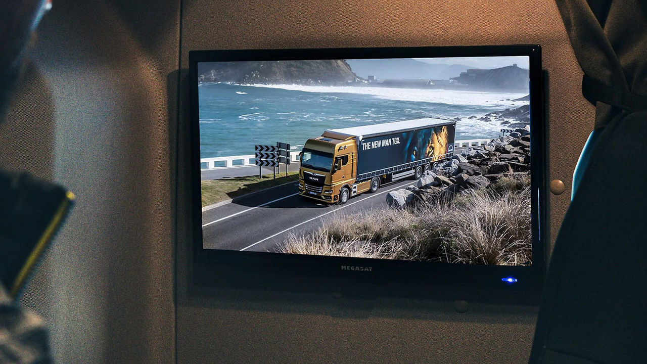 Smart TV 24“ s montážní sadou