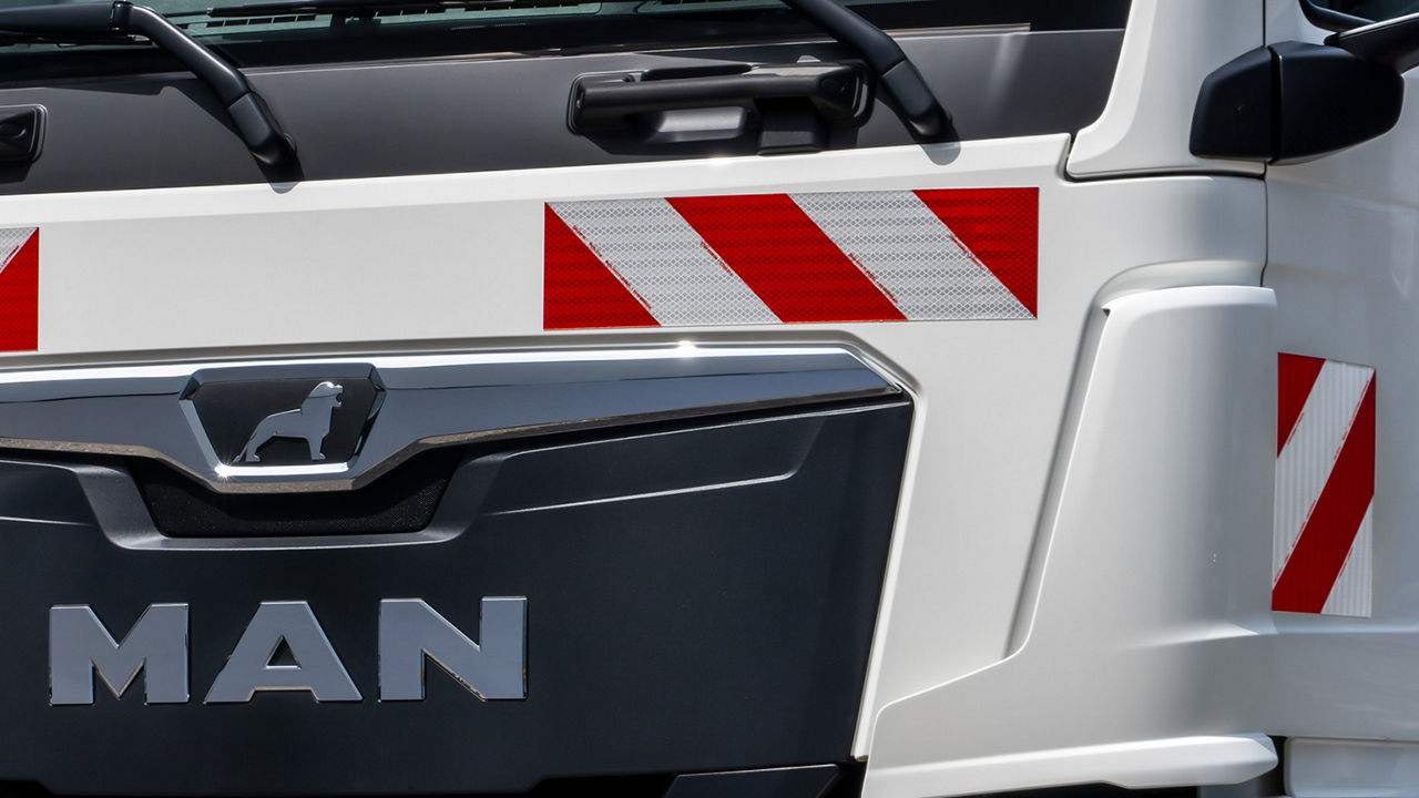 Samolepicí štítky a tabulky