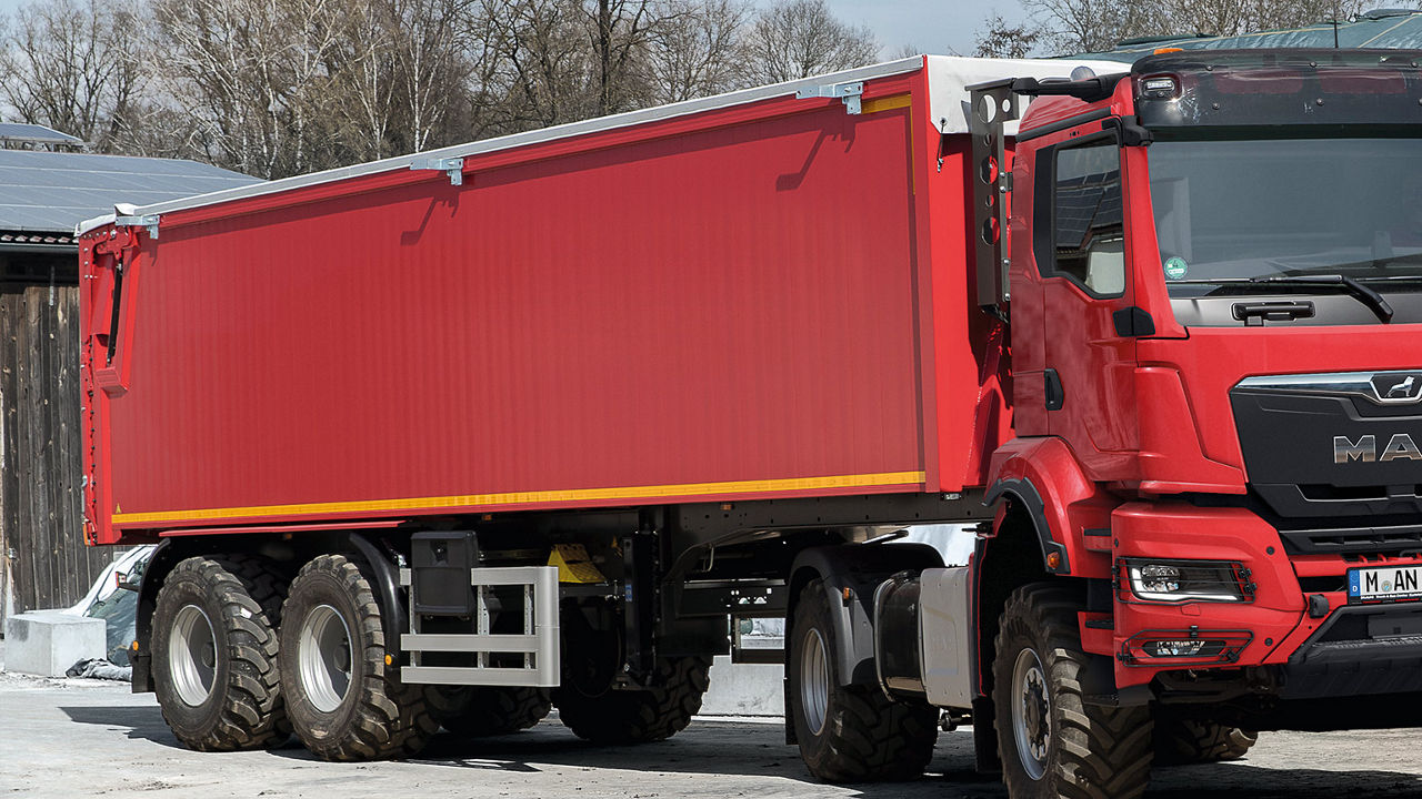 Reflexní fólie na přívěsu