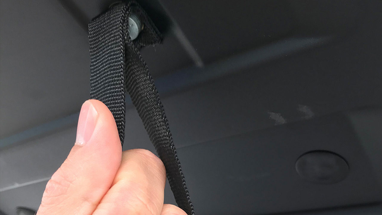 Poutko pro vnější odkládací přihrádku