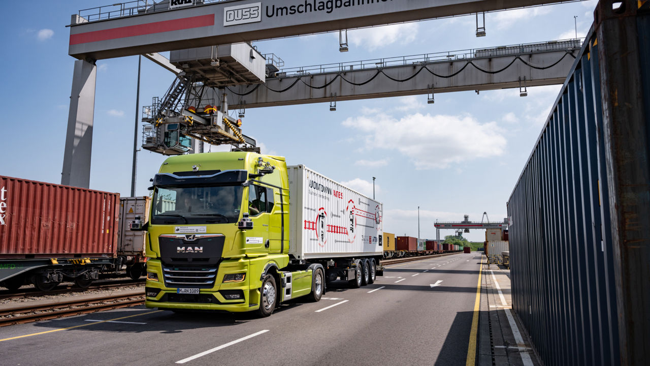MAN TGX 18.510 at the container terminal