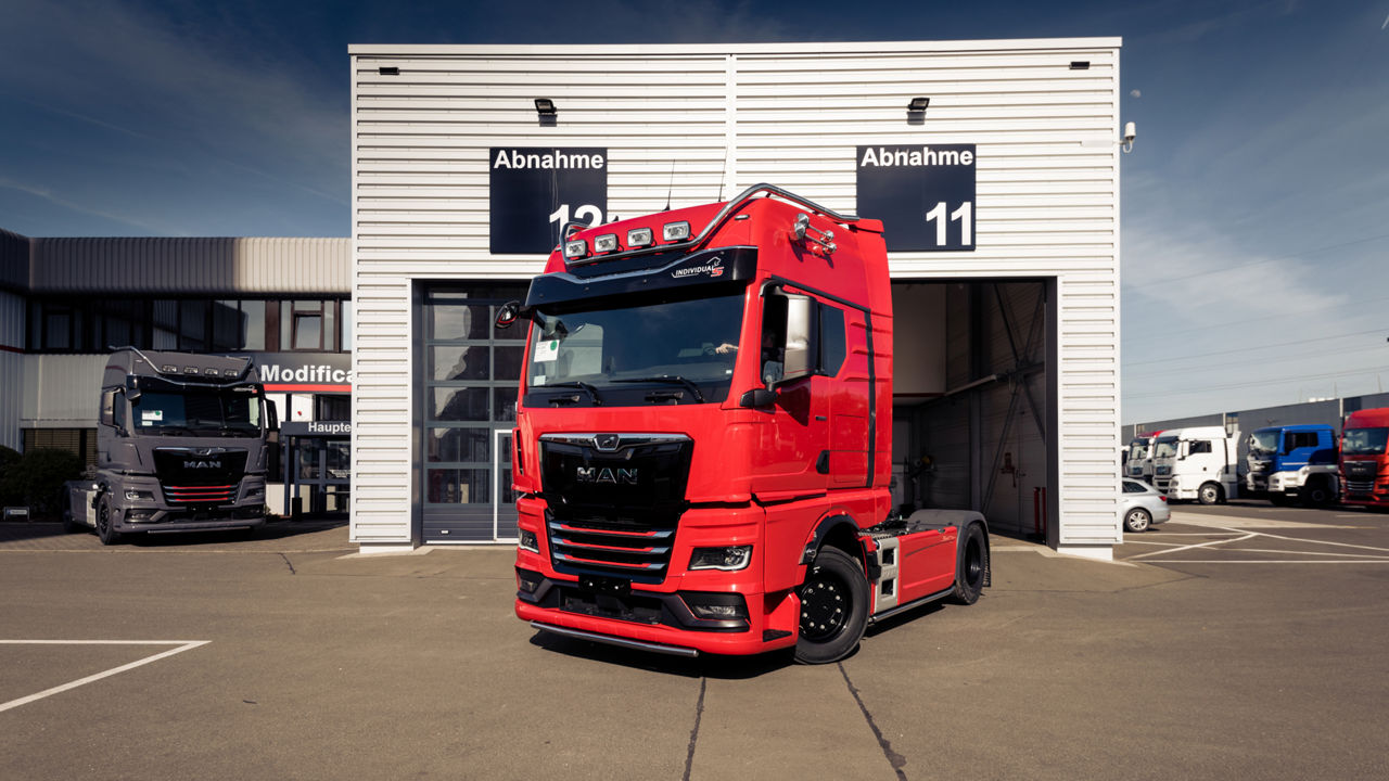 Das Endergebnis - ein roter TGX Individual Lion S