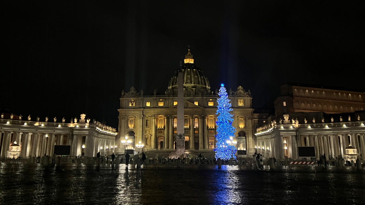 16-9---2400-x-1350-pxMAN-stories-Weihnachtsbaum-Transport-Vatikan-Header.jpg