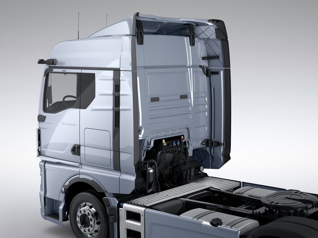 Extension for side panels on a MAN TGX