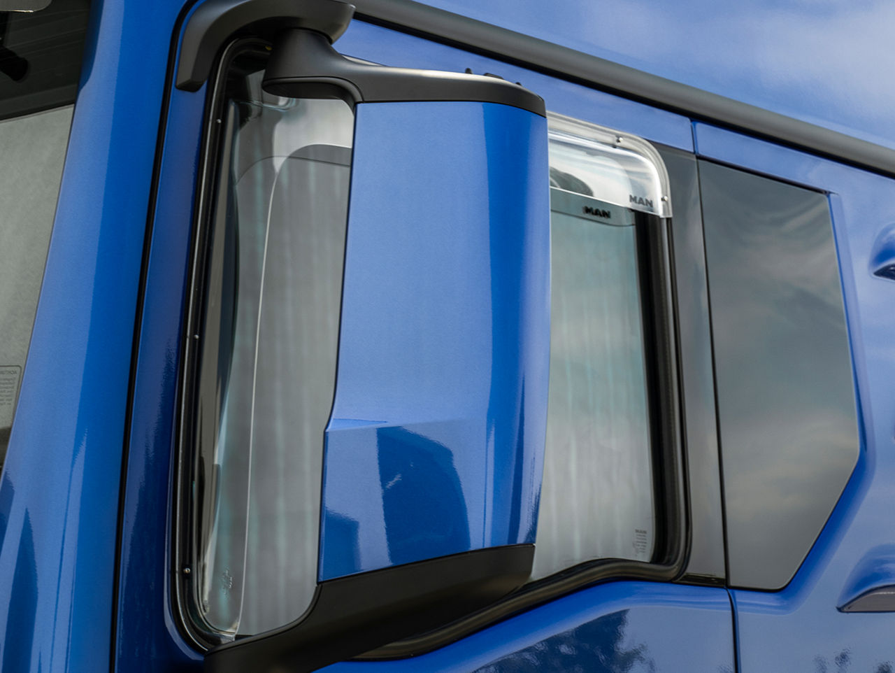 Wind deflector, transparent