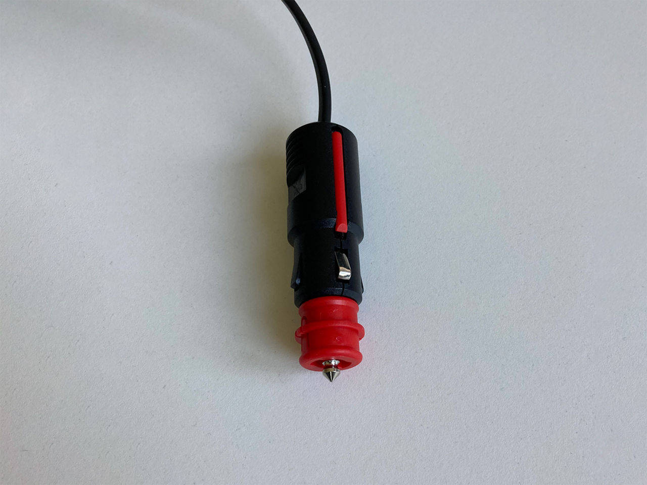 Universele veiligheidsstekker met geschroefde trekontlasting