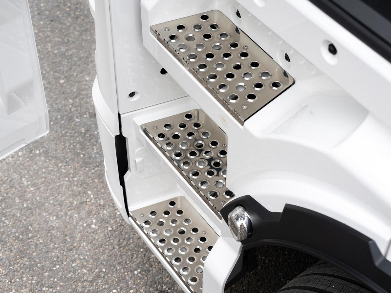 Traptreden van roestvrij staal op een MAN TGX