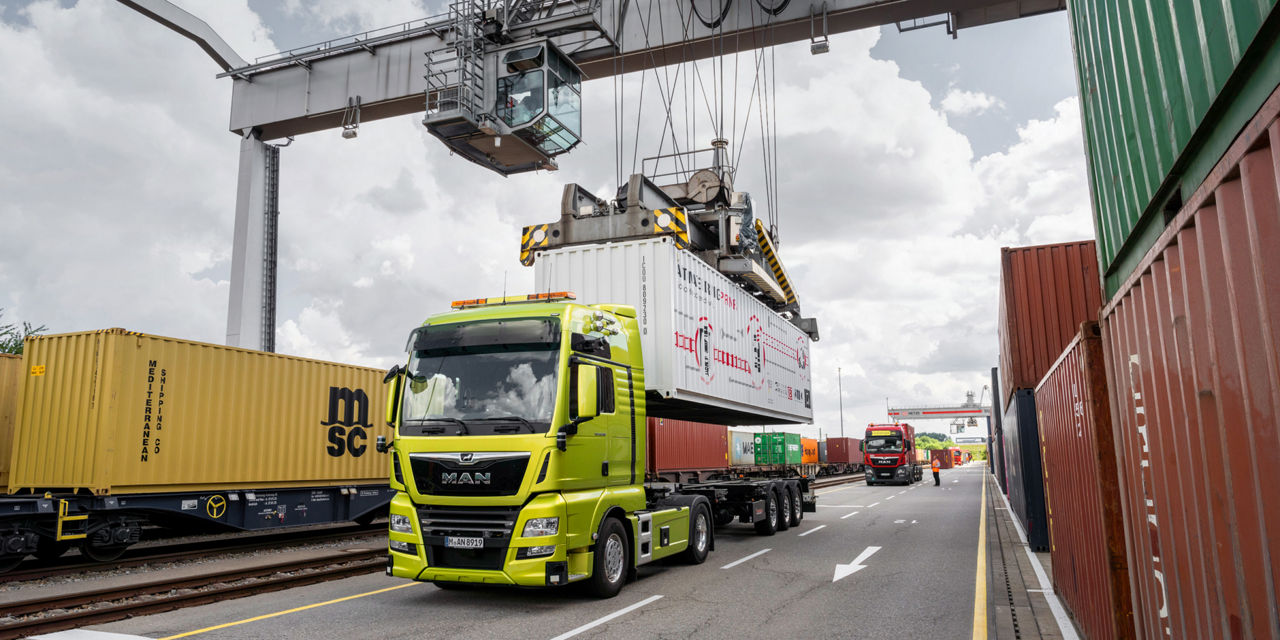 Truck loading in the container depot