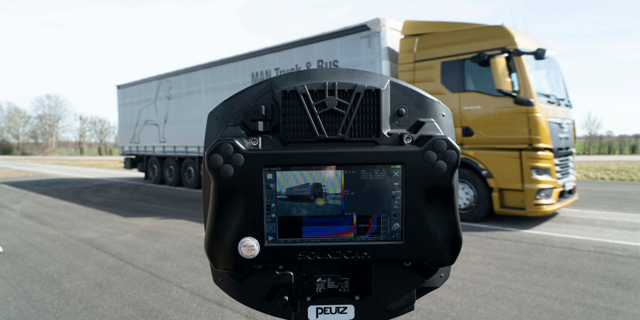 Ein Gerät misst die Geräusche des MAN TGX Lkw