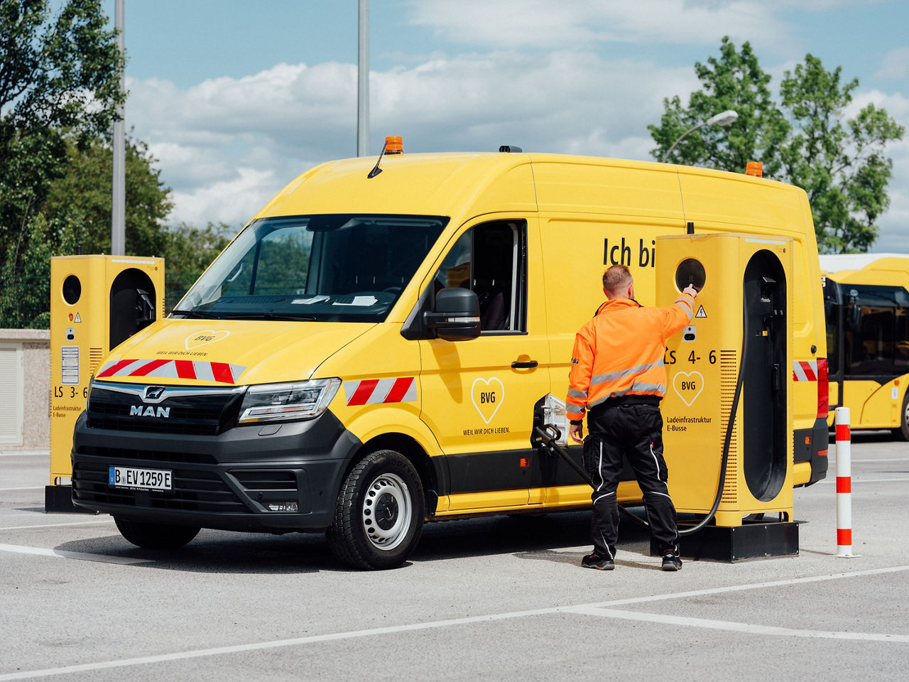 200717-man-bvg-etge-charging-01-width-1480.jpg