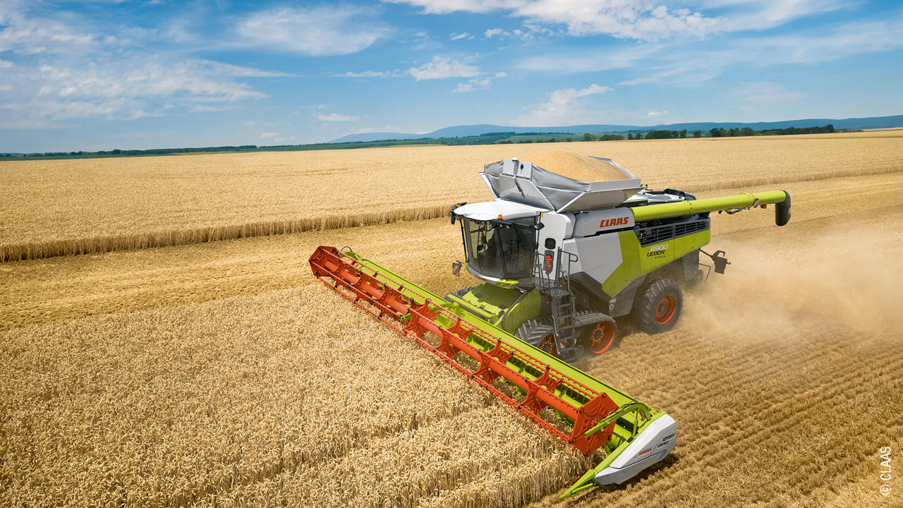 2022-Claas-Lexion-8900-MAN-D4276-1920x1080px.jpg