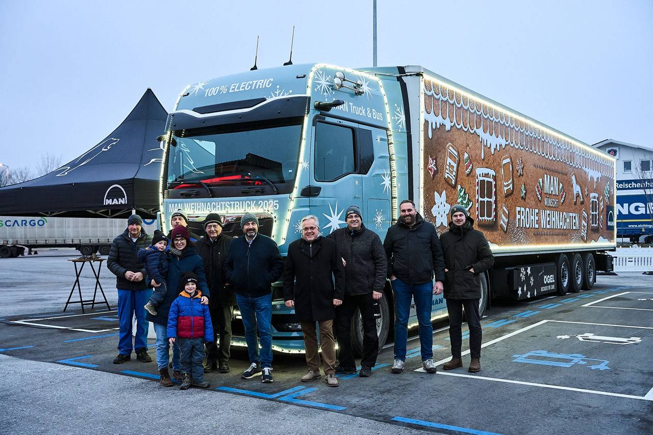 MAN Lkw in gelb von der Seite
