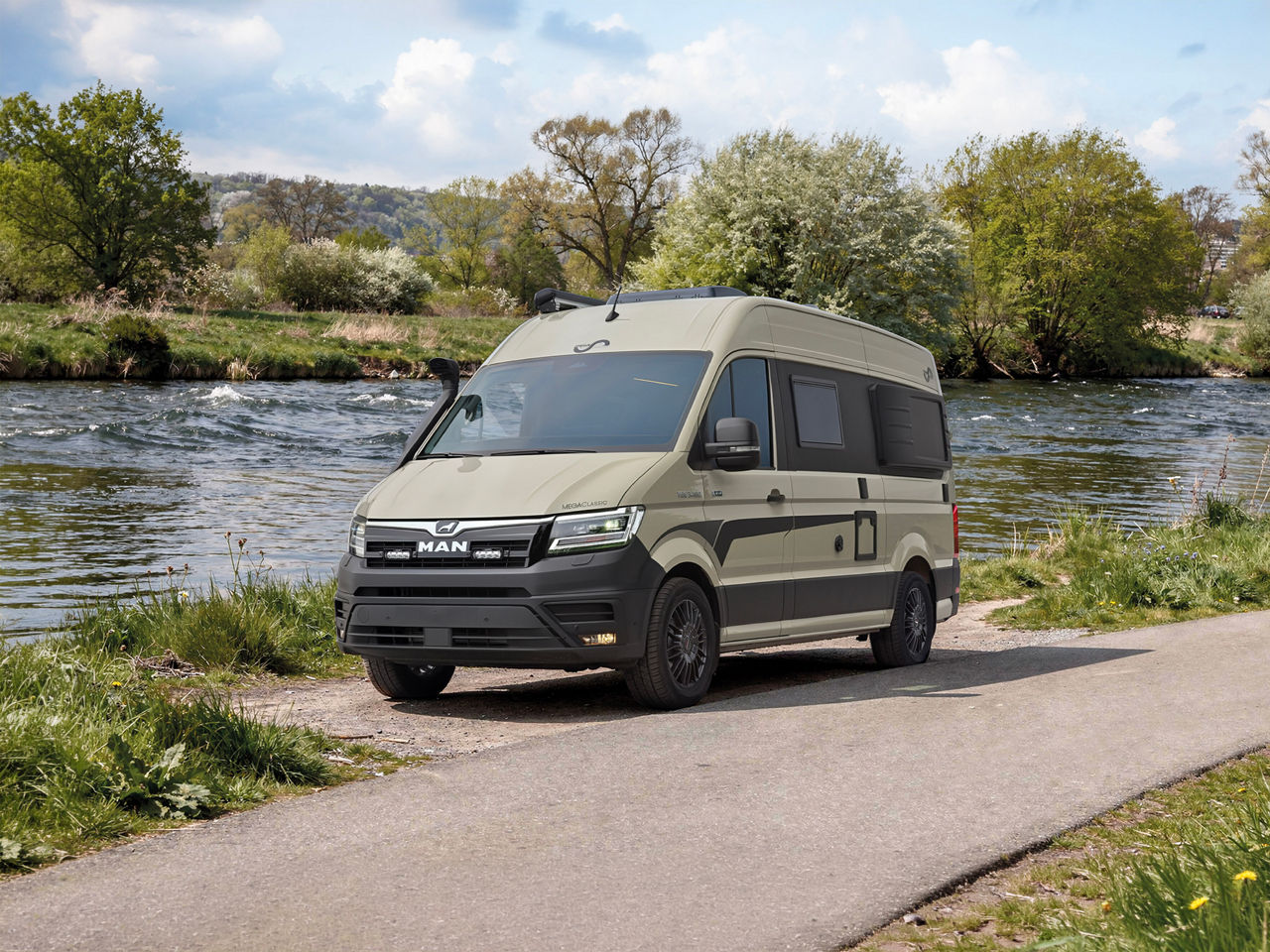 Mega Mobil Mega Classic 600 S Hubbett auf Basis des MAN TGE.
