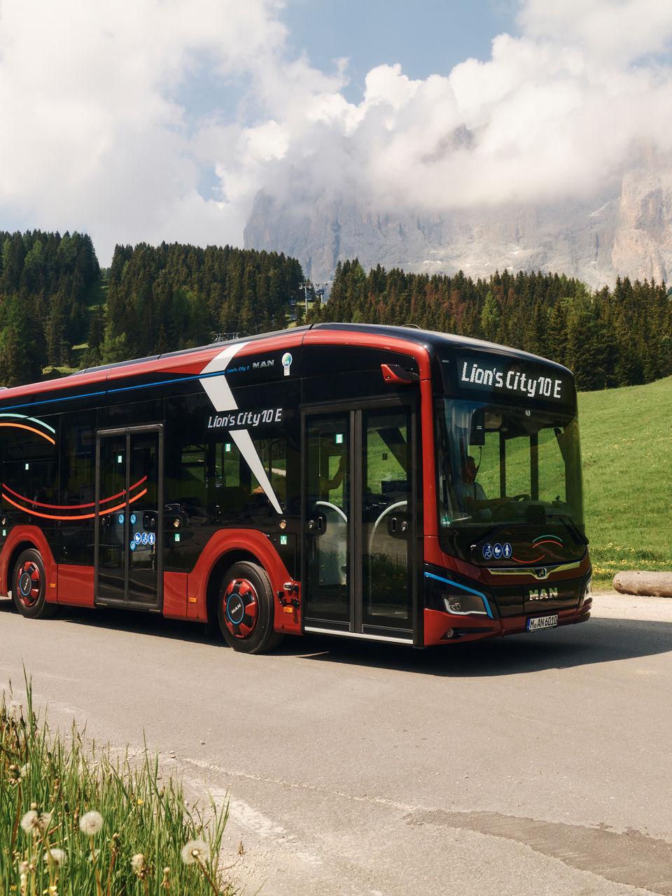 The MAN Lion's City 10 E drives through the mountains