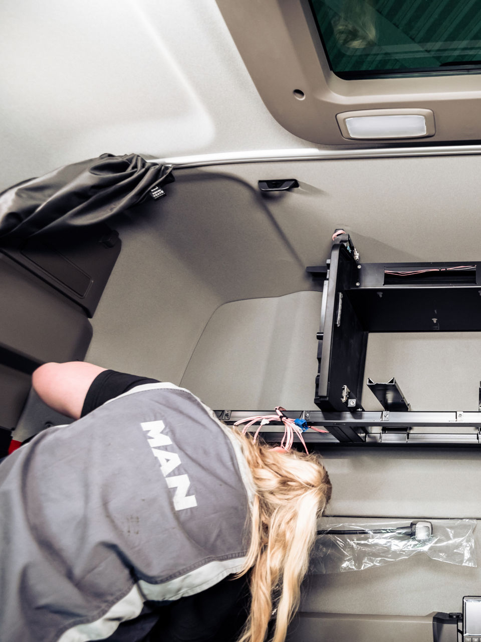 Handwerkliche Demontage von zwei MAN-Mitarbeitern