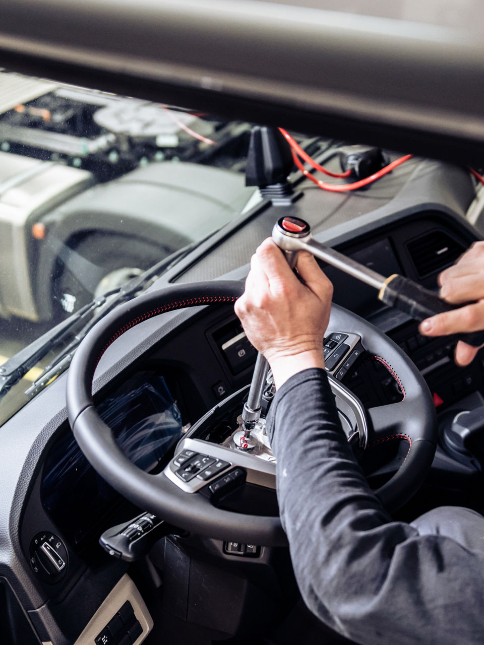 Montage des Multifunktions-Lederlenkrads