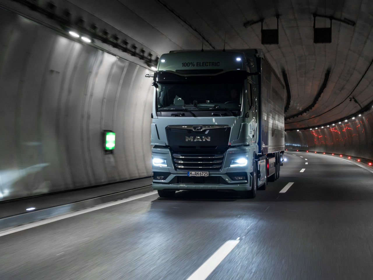 Der MAN eTGX im Tunnel.