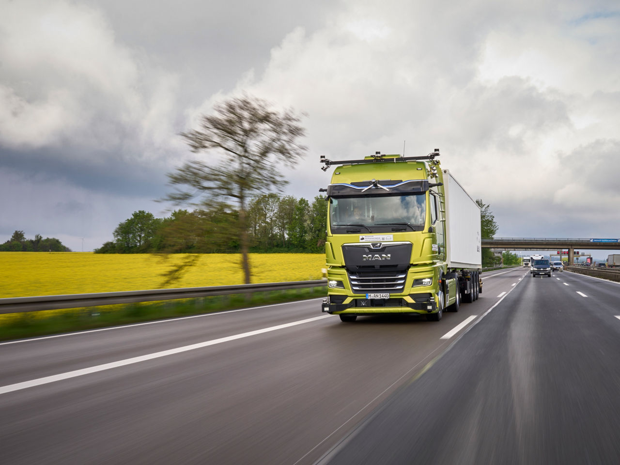 4-3---2400-x-1800-px-MAN-FreieDaten-3.jpg