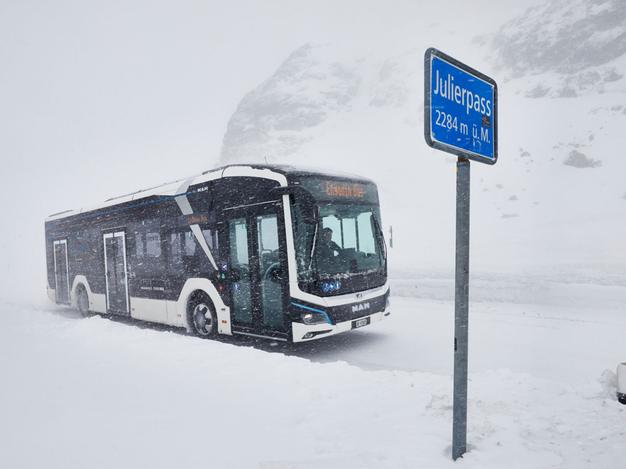 4-3---2400-x-1800-px-MAN-stories-skitourismus-bus-schnee-2.jpg