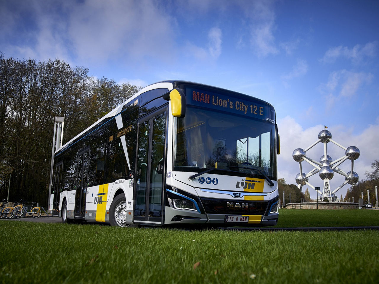4-3---2400-x-1800-px-man-stories-Belgien-faehrt-elektrisch-atomium.jpg