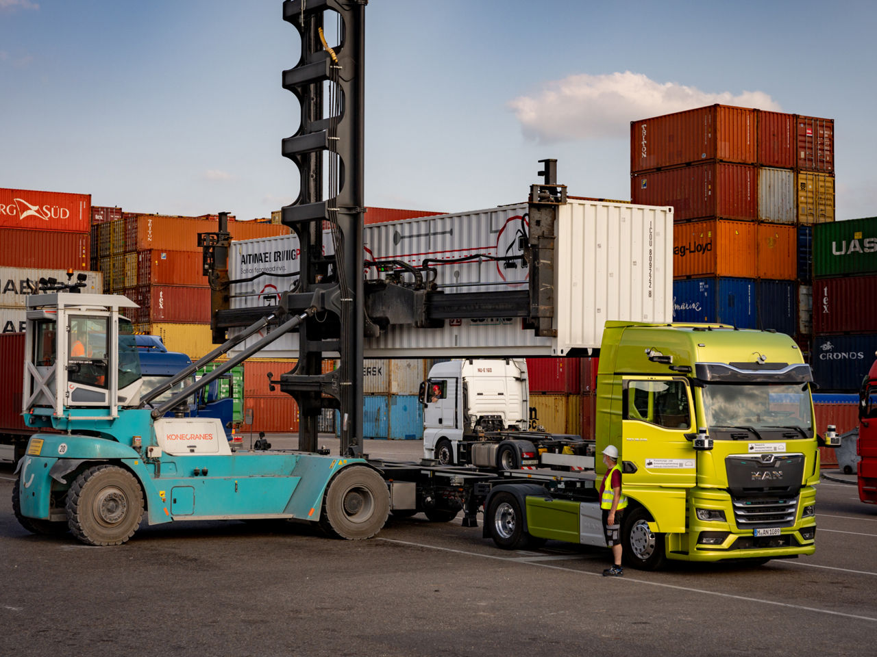 The MAN truck drives autonomously to a specified location