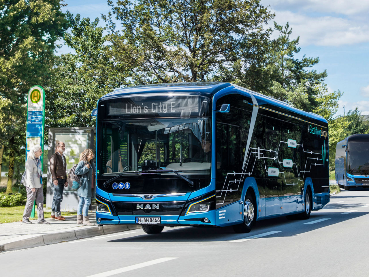 Passengers board the MAN Lion's City E at a bus stop