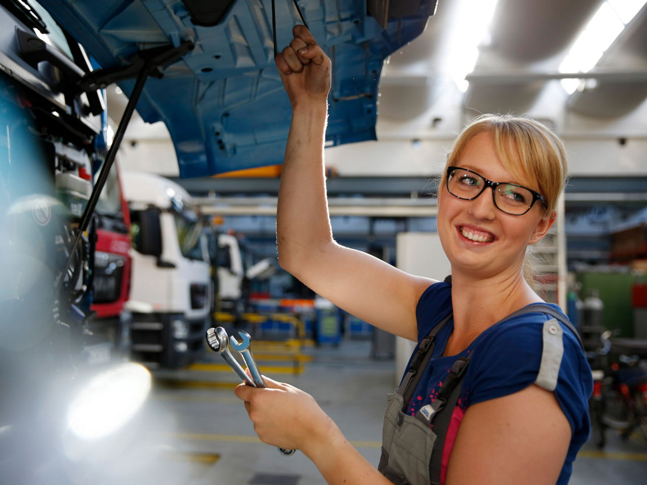 Kfz-Mechatronikerin Eileen bei MAN