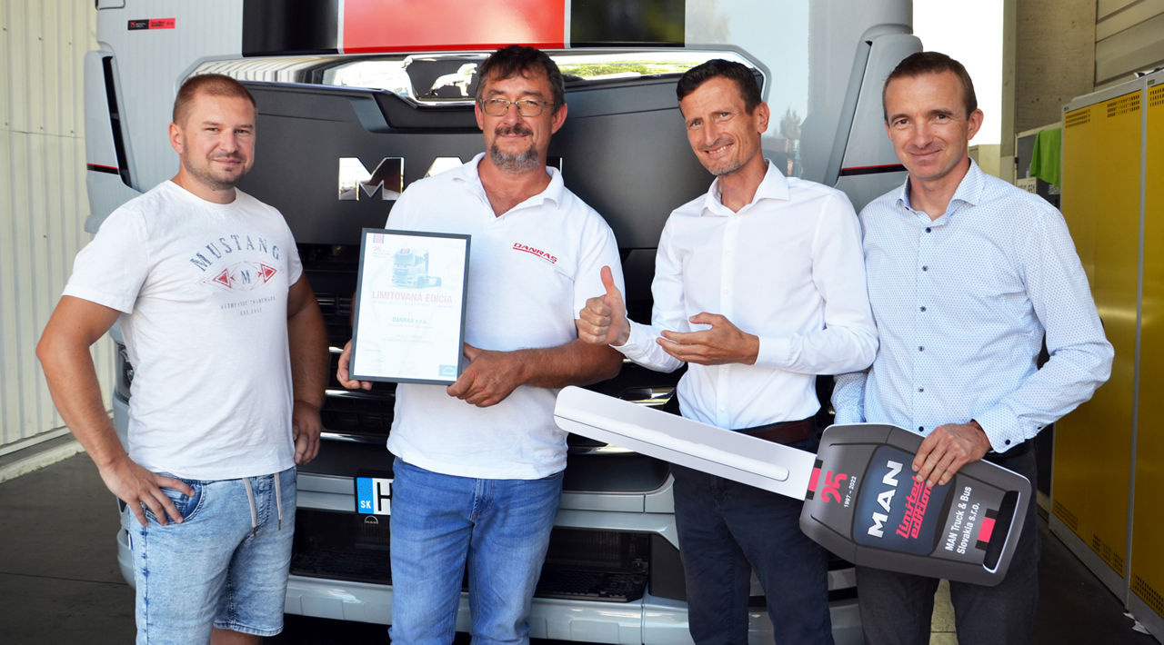8-Jubilant-MAN-Slovakia-Prv-aha-z-jubilejnej-srie-odovzdan.jpg