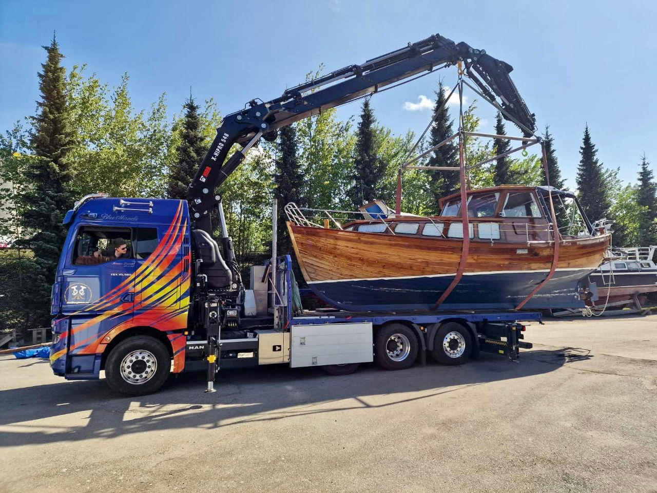 MAN Lkw mit Kranaufbau