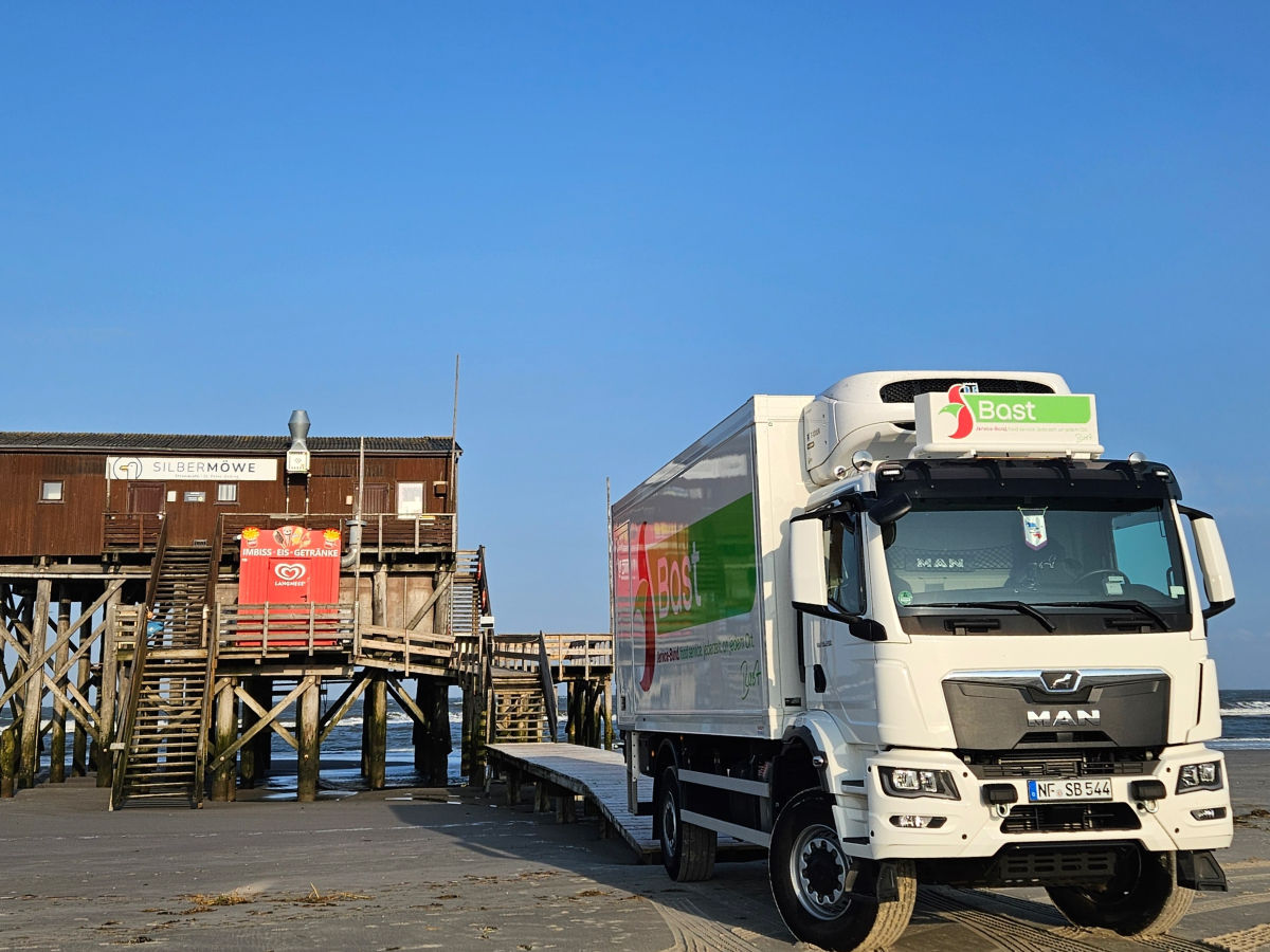 MAN TGM 13.250 mit Allradfahrgestell und Fahrer Alexander Bloch