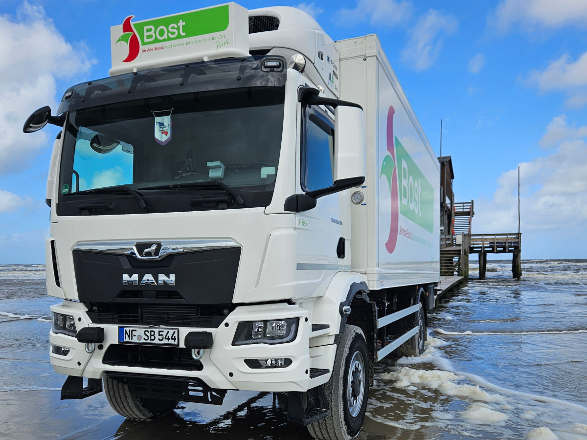 MAN TGM 13.250 mit Allradfahrgestell und Fahrer Alexander Bloch