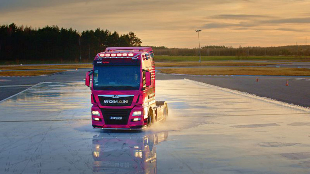 Cignik-MAN-TGX-znany-z-projektu-WOMAN-ruszy-w-drog1536x864.jpg