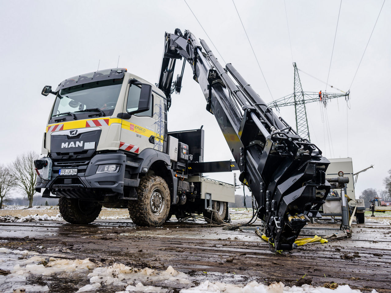 Der MAN TGS 18.520 mit Allrad und Bergewinde macht's viele Einsätze einfacher.