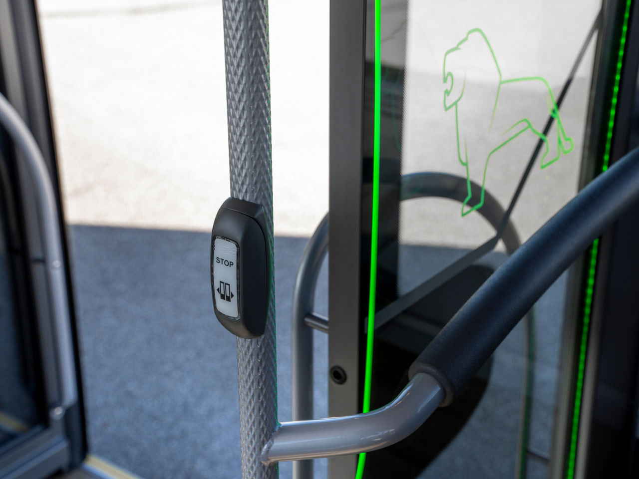 Eine Bustür für barrierefreies Fahren.