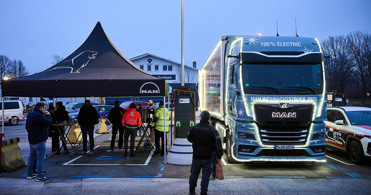 MAN F2000 Lkw gelb von vorne