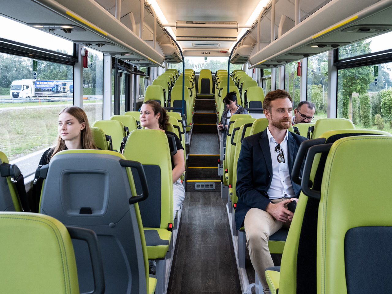 Bestuhlung, Ablagen, Licht