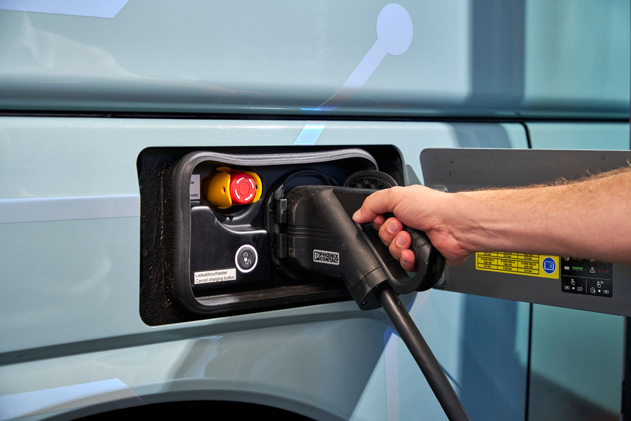 Schematische Darstellung der Ladeanschlüsse beim MAN Lion’s Coach E